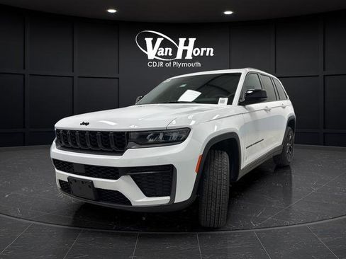 New 2026 Jeep Grand Cherokee Altitude image 7