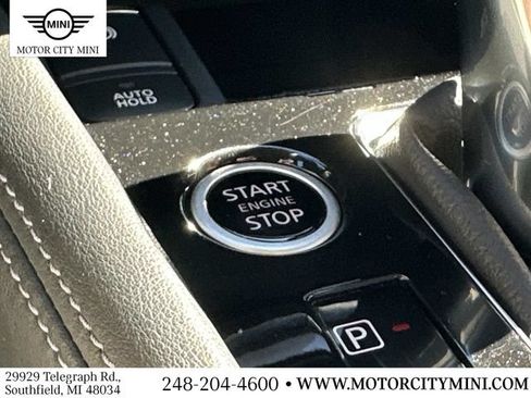 Used 2021 Nissan Kicks SR w/ Interior Electronics Package FWD image 29