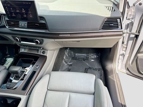 Used 2025 Audi Q5 e Premium AWD/4WD image 17