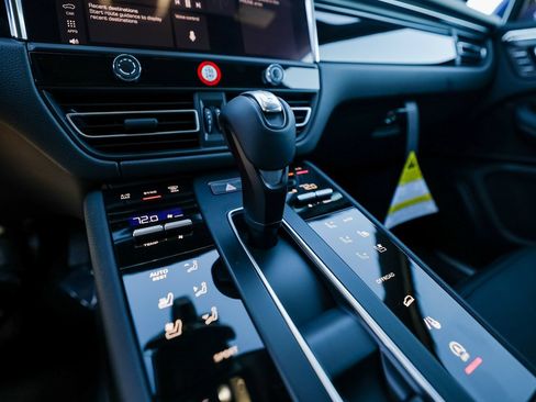 Certified 2026 Porsche Macan S AWD/4WD image 20
