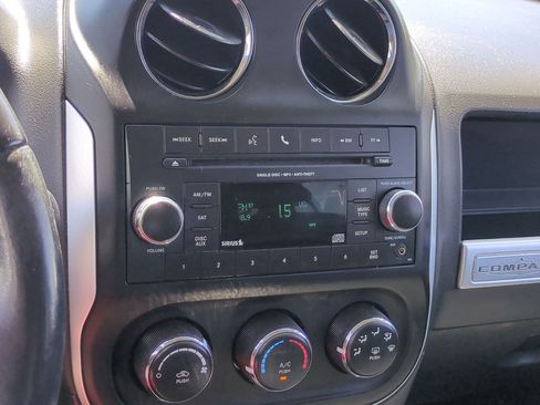 Used 2017 Jeep Compass Latitude FWD image 21