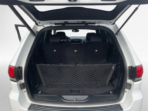 Used 2020 Jeep Grand Cherokee Altitude image 24