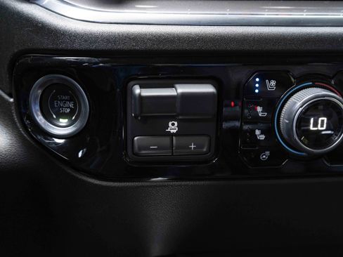 Used 2023 Chevrolet Silverado 1500 High Country image 32