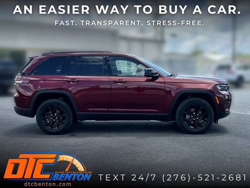 Used 2025 Jeep Grand Cherokee Altitude AWD/4WD image 2