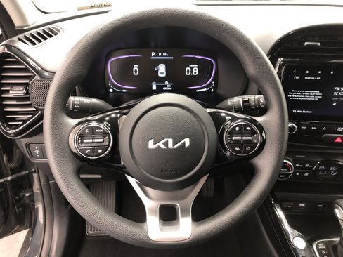 Certified 2023 Kia Soul S image 18