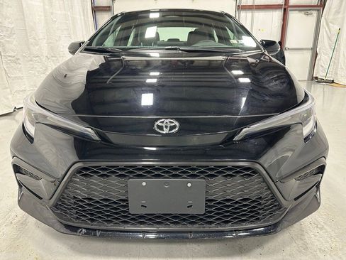 Used 2025 Toyota Corolla SE image 2