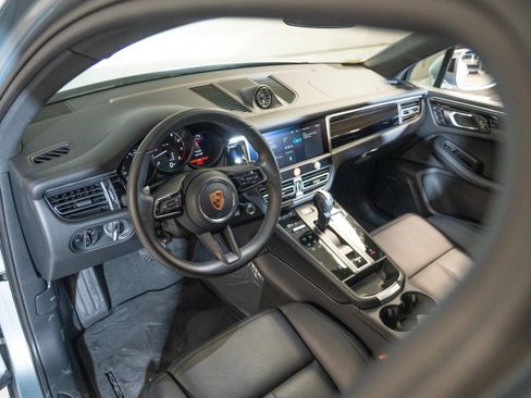 Certified 2026 Porsche Macan AWD/4WD image 4