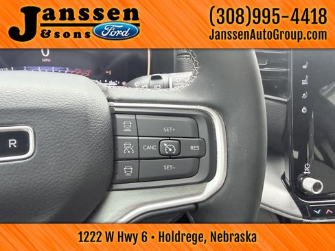Used 2025 Jeep Wagoneer Series III w/ Premium Group I AWD/4WD image 22