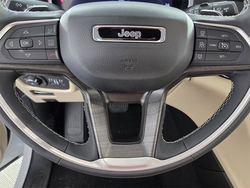 New 2025 Jeep Grand Cherokee Limited image 31