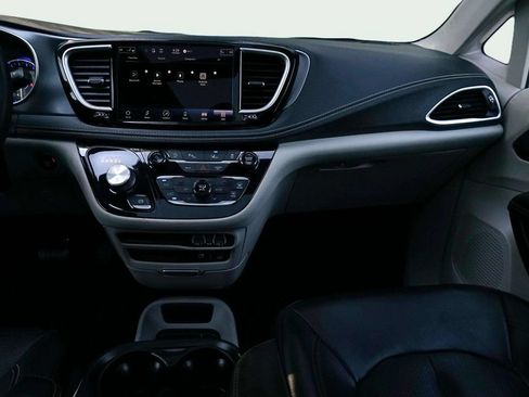 Used 2022 Chrysler Pacifica Touring-L AWD/4WD image 25