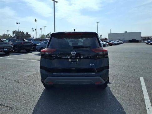 Used 2022 Nissan Rogue SV image 4