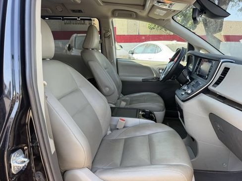Used 2019 Toyota Sienna XLE Premium FWD image 30