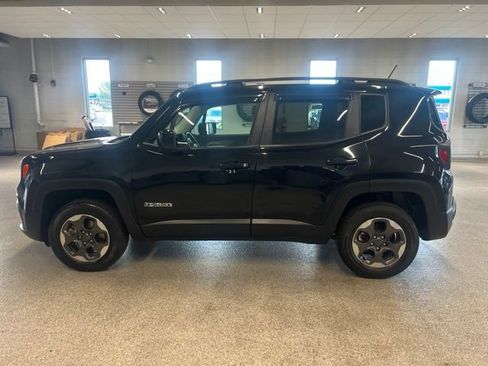 Used 2017 Jeep Renegade Latitude AWD/4WD image 9