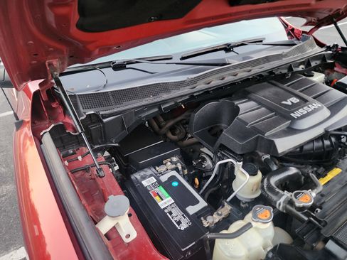 Used 2018 Nissan Titan SV w/ SV Convenience Package image 37