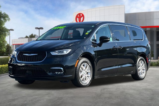 Used 2024 Chrysler Pacifica Touring-L FWD image 9