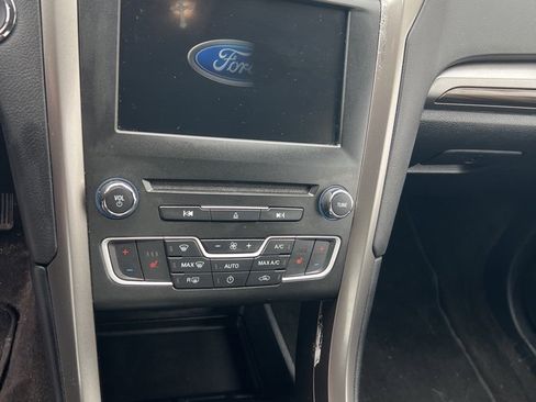 Used 2018 Ford Fusion Energi SE image 9