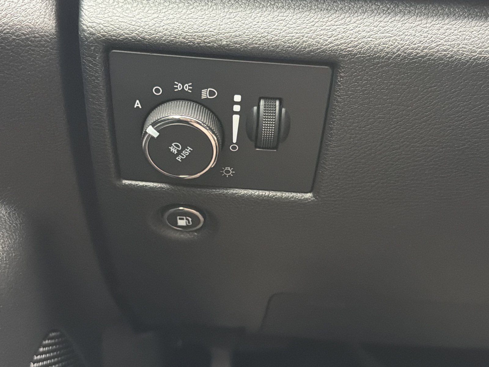 Used 2019 Jeep Grand Cherokee Limited w/ Luxury Group II AWD/4WD image 26