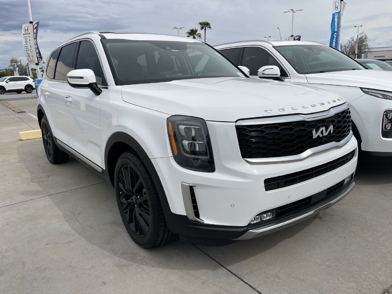 Used 2022 Kia Telluride SX w/ SX Prestige Package AWD/4WD image 3