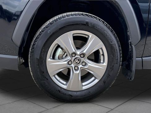 Used 2025 Toyota RAV4 XLE w/ Convenience Package FWD image 11