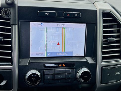 Used 2019 Ford F150 Platinum image 9