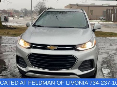 Certified 2022 Chevrolet Trax LT w/ LT Convenience Package image 3