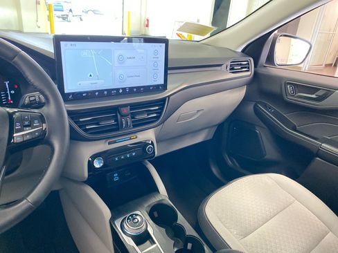 Used 2023 Ford Escape Active w/ Tech Pack #1 AWD/4WD image 14