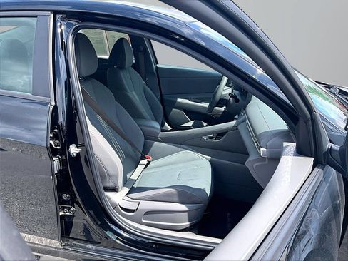 Used 2024 Hyundai Elantra SEL FWD image 7