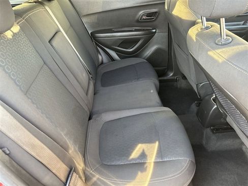 Used 2021 Chevrolet Trax LS w/ Tint and Cruise Package image 9