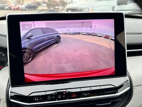 Used 2025 Jeep Compass Limited image 18