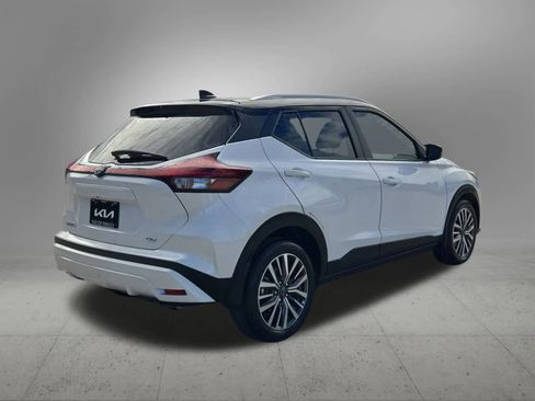 Used 2022 Nissan Kicks SV image 6