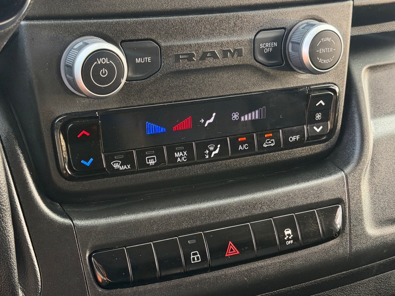 Used 2025 RAM ProMaster 2500 w/ U-Haul Equipment Group FWD image 24