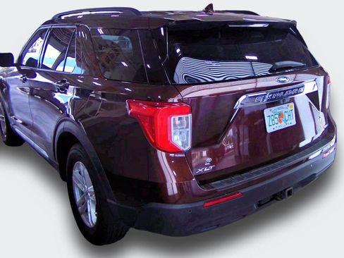 Used 2020 Ford Explorer XLT w/ Comfort Package image 4