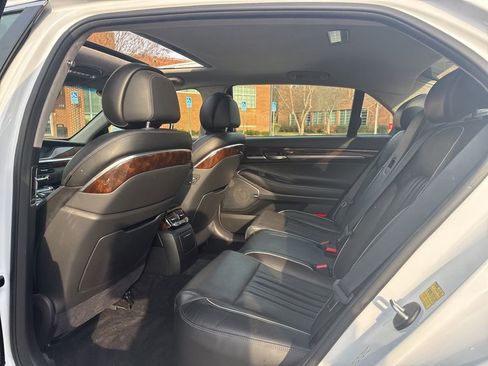 Used 2018 Genesis G90 3.3T Premium image 27