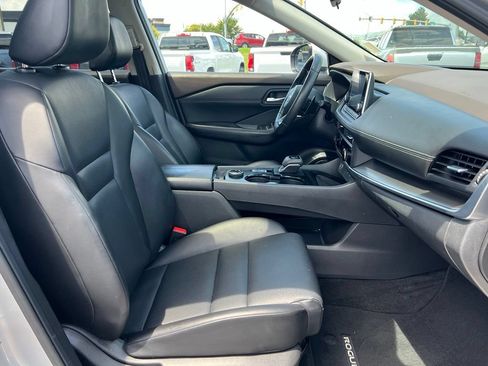 Used 2023 Nissan Rogue SV w/ SV Premium Package AWD/4WD image 15