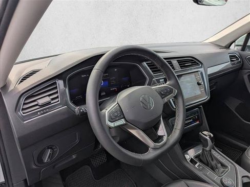 Used 2024 Volkswagen Tiguan SE AWD/4WD image 12