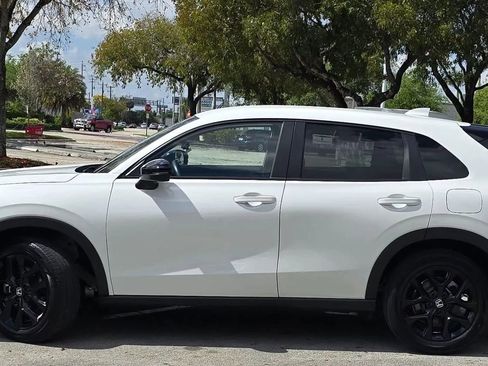 Used 2024 Honda HR-V Sport image 1