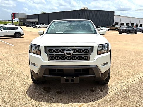Used 2024 Nissan Frontier SV w/ SV Convenience Package RWD image 3