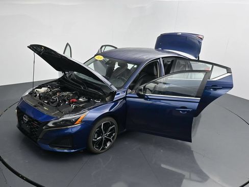 Used 2023 Nissan Altima 2.5 SR FWD image 41