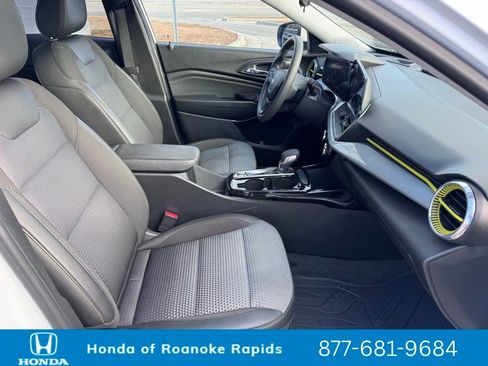 Used 2024 Chevrolet Trax LT image 24