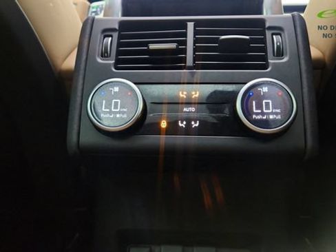 Used 2024 Land Rover Discovery Metropolitan Edition AWD/4WD image 44