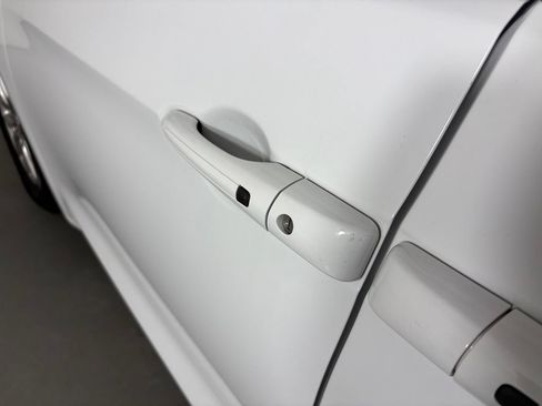 Used 2023 Chrysler Voyager LX FWD image 15