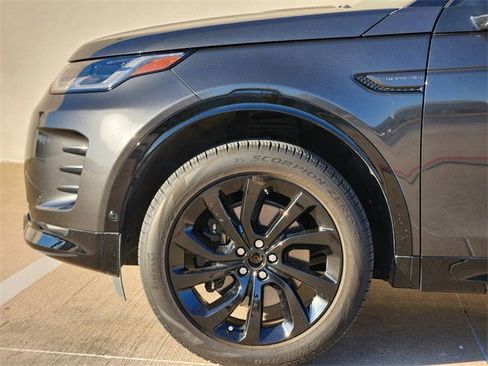 Used 2025 Land Rover Discovery Sport Dynamic SE image 9