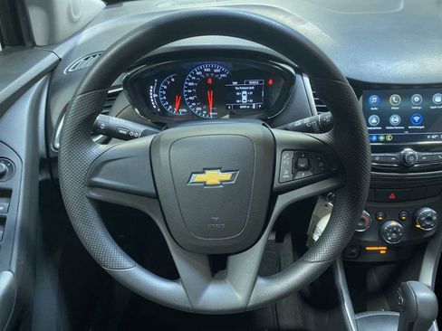 Used 2018 Chevrolet Trax LS AWD/4WD image 15