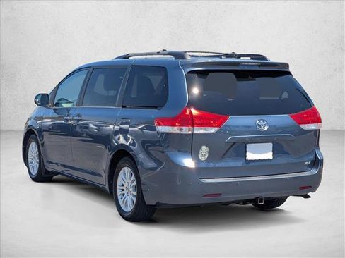 Used 2014 Toyota Sienna XLE FWD image 7