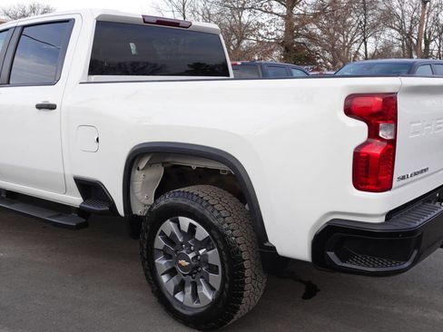 Used 2022 Chevrolet Silverado 2500 Custom w/ Custom Value Package image 8