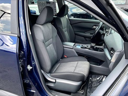 Used 2025 Nissan Rogue SV FWD image 30