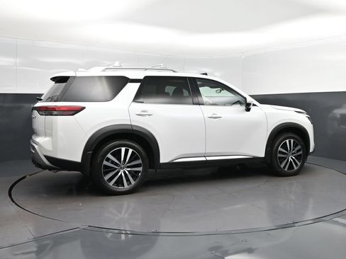Used 2025 Nissan Pathfinder Platinum w/ Cargo Package FWD image 8