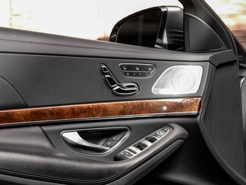 Used 2018 Mercedes-Benz S 560 4MATIC Sedan image 38