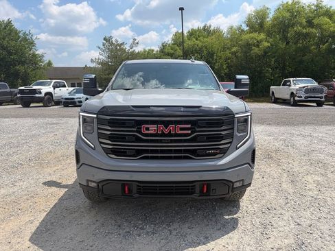 Used 2025 GMC Sierra 1500 AT4 w/ Technology Package AWD/4WD image 17