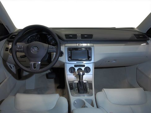 Used 2010 Volkswagen Passat Komfort FWD image 4